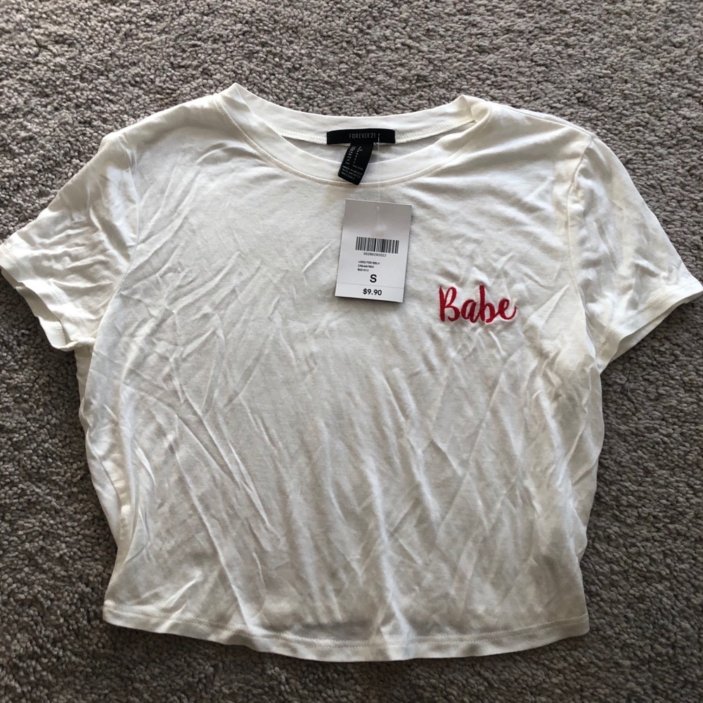 FOREVER 21 Short Sleeve “Babe” Crop Top